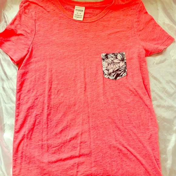 Victoria’s Secret PINK Pocket Tee - Picture 1 of 3